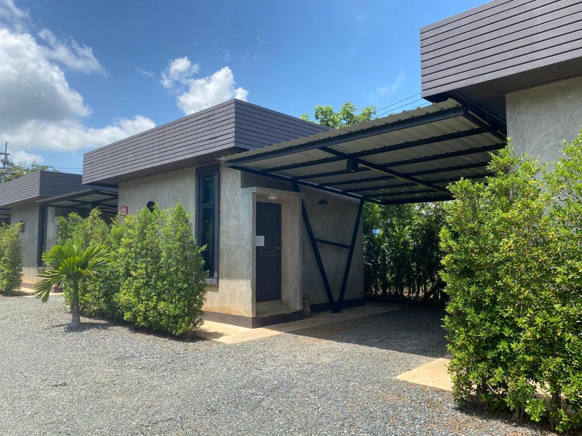 The Loft House Sakaeo 호텔 Watthana Nakhon 외부 사진