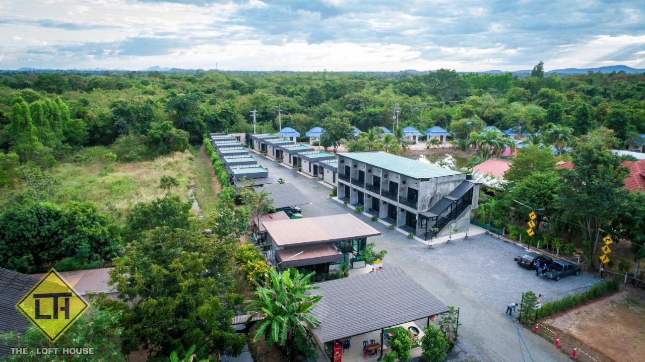 The Loft House Sakaeo 호텔 Watthana Nakhon 외부 사진