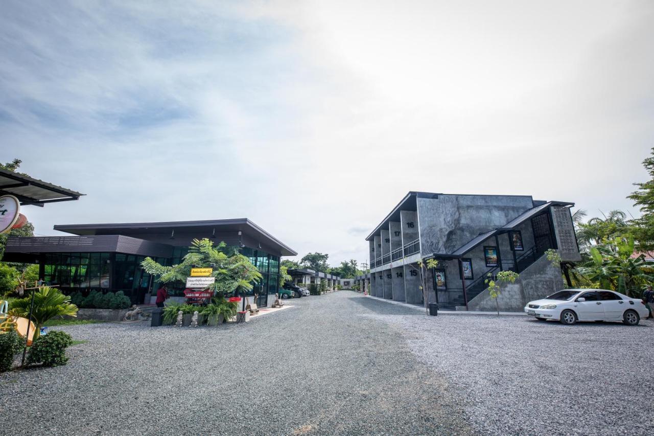 The Loft House Sakaeo 호텔 Watthana Nakhon 외부 사진