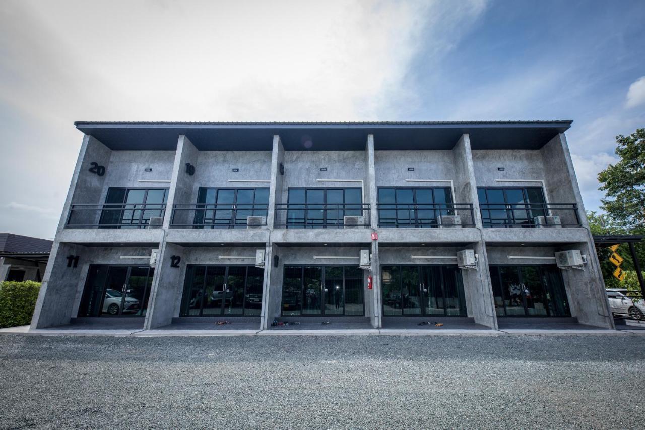 The Loft House Sakaeo 호텔 Watthana Nakhon 외부 사진